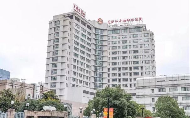 如何去厦门市试管代怀妈妈费用婴儿好（选择